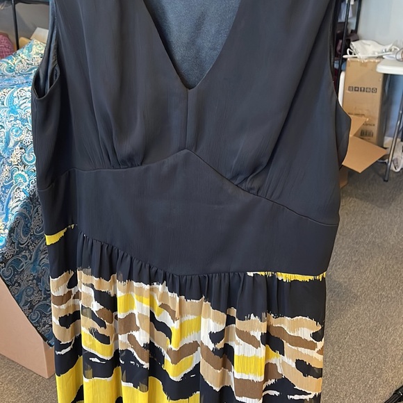 Liz Claiborne Sheath Dress Black with Yellow Accents Sleeveless Midi Size 14 - Picture 2 of 4